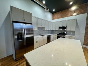 209 W Main St in Ottawa, IL - Building Photo - Building Photo