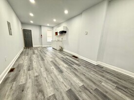 918 E Woodlawn St in Philadelphia, PA - Building Photo