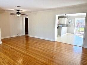 5019 Poinciana Dr in Houston, TX - Building Photo - Building Photo