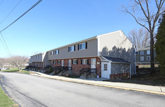 Linwood Apartments in Colchester, CT - Building Photo - Building Photo