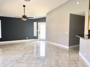 2070 NW 37th Ave in Coconut Creek, FL - Building Photo - Building Photo