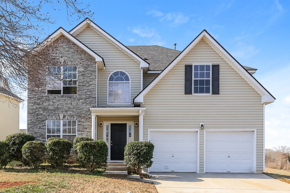 100 Adelaide Dr in Covington, GA - Foto de edificio