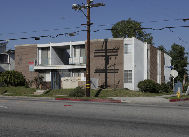 Victory Varna in Van Nuys, CA - Foto de edificio - Building Photo