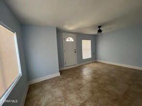 8870 Sunland Rd in El Paso, TX - Building Photo - Building Photo