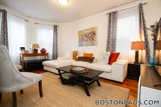 636 Washington St in Brookline, MA - Building Photo - Building Photo
