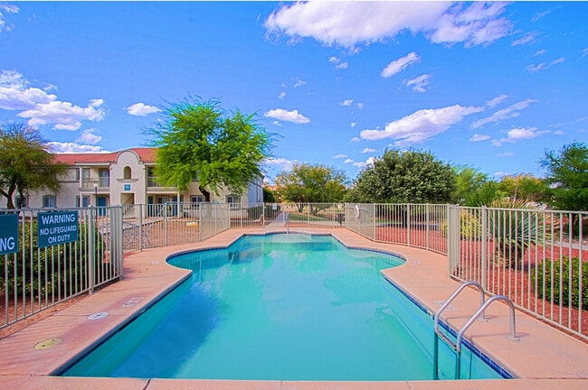 Madrean Vista in Thatcher, AZ - Foto de edificio - Building Photo