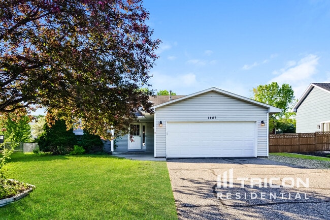 property at 1407 Primrose Ln
