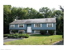 25 Founders Village in Clinton, CT - Building Photo