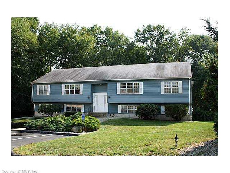 25 Founders Village in Clinton, CT - Building Photo