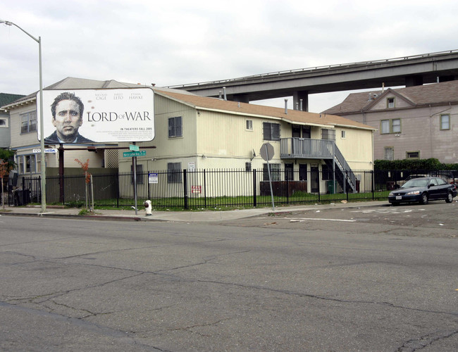 3300 Martin Luther King Jr. Way in Oakland, CA - Foto de edificio - Building Photo