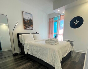 146 Fort York Blvd in Toronto, ON - Building Photo - Building Photo