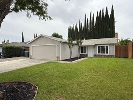 632 Walnut Ave in Patterson, CA - Building Photo