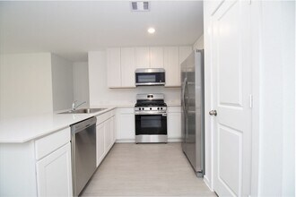 2092 Cedar Way Dr in Conroe, TX - Foto de edificio - Building Photo