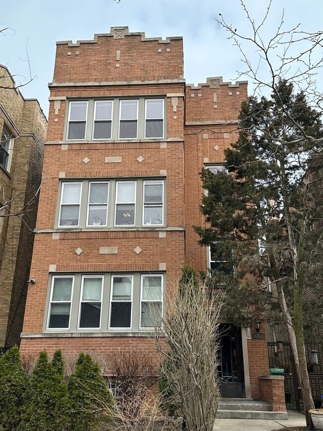 property at 6327 N Oakley Ave