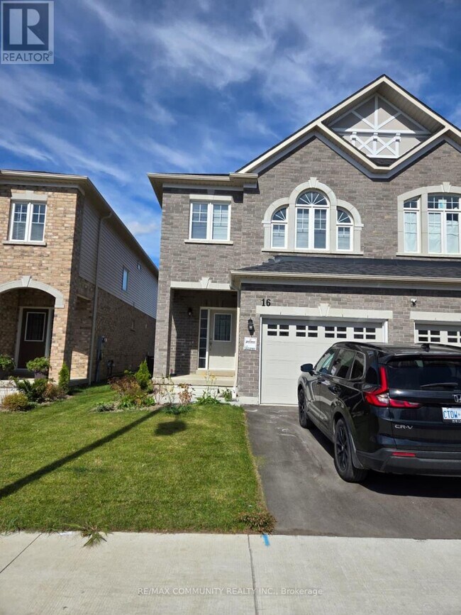 16 Denny St in Ajax, ON - Building Photo - Building Photo