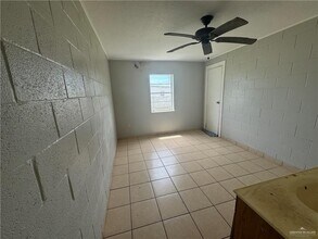 2612 S International Blvd in Weslaco, TX - Foto de edificio - Building Photo