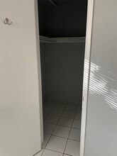 1810 E Oakland Park Blvd in Fort Lauderdale, FL - Building Photo - Building Photo