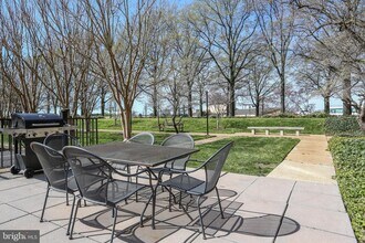 560 N Street SW, Unit N615 in Washington, DC - Building Photo - Building Photo