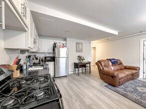 732 W Roscoe St, Unit AGS in Chicago, IL - Foto de edificio - Building Photo