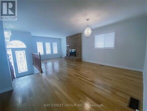 799 Coldstream Dr in Oshawa, ON - Building Photo - Building Photo