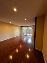 11951 Mayfield Ave, Unit 103 in Los Angeles, CA - Foto de edificio - Building Photo