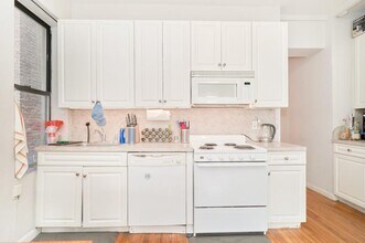 364 W 36th St. in New York, NY - Building Photo - Building Photo