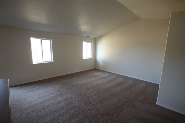 21180 SE Azalia Ave in Bend, OR - Building Photo - Building Photo