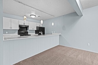 Fairfax Apartments - Lansing, MI in Lansing, MI - Foto de edificio - Building Photo