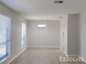 7815 Melbury Forest in San Antonio, TX - Foto de edificio - Building Photo