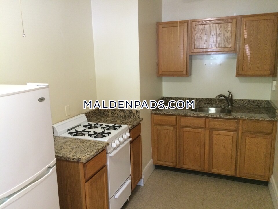 349 Pleasant St in Malden, MA - Building Photo