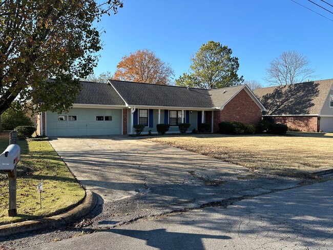 2308 Lynette Cir in Tupelo, MS - Building Photo - Building Photo