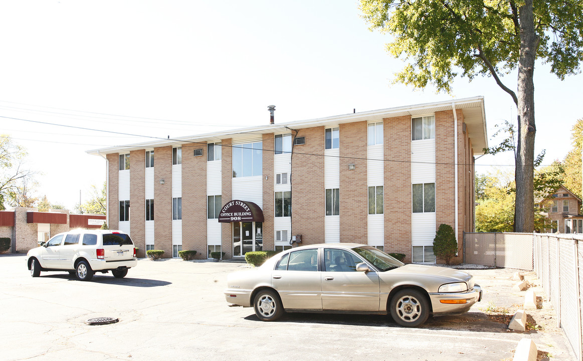 908 Court St in Saginaw, MI - Foto de edificio