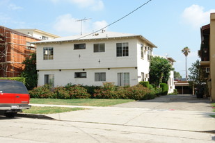14285 Dickens St in Sherman Oaks, CA - Building Photo