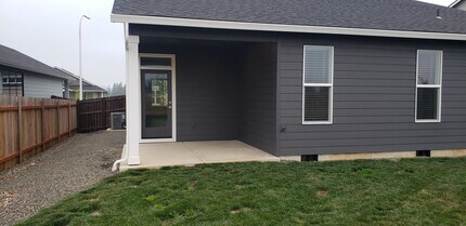 702 Pagget Ave in Winlock, WA - Building Photo - Building Photo