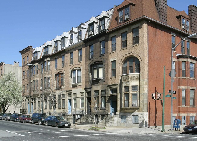 40 W Biddle St in Baltimore, MD - Foto de edificio - Building Photo