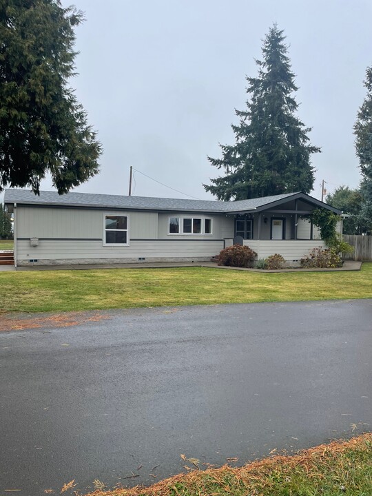 33100 Whetham Way in Cottage Grove, OR - Building Photo