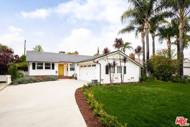 5427 Lemona Ave in Los Angeles, CA - Building Photo - Building Photo