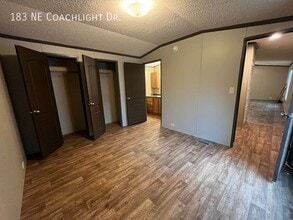 183 Coachlight Dr in Topeka, KS - Building Photo - Building Photo