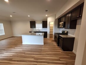 1611 La Delle St in Wharton, TX - Building Photo - Building Photo