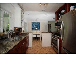 273 NW 92nd St in Miami Shores, FL - Foto de edificio - Building Photo