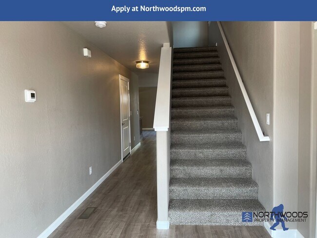 336 Everett Way in Talent, OR - Building Photo - Building Photo