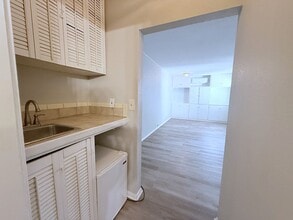 331 E Rosewood Ave in San Antonio, TX - Foto de edificio - Building Photo