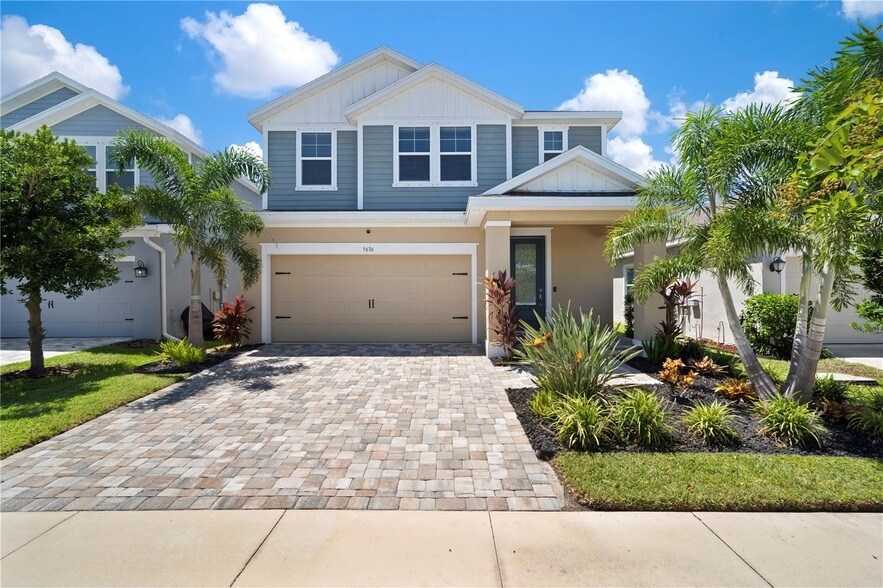 5636 Silver Sun Dr in Apollo Beach, FL - Building Photo