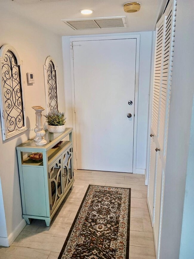 11111 Biscayne Blvd in Miami, FL - Building Photo - Building Photo