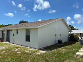 7825 40th Avenue Dr W in Bradenton, FL - Building Photo - Building Photo