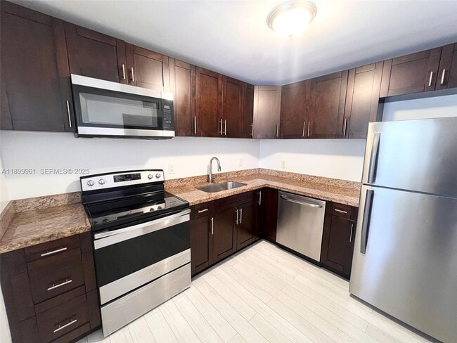 property at 5510 N Lakewood Cir