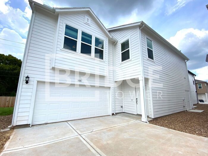 305 Huisache St in Lake Jackson, TX - Building Photo