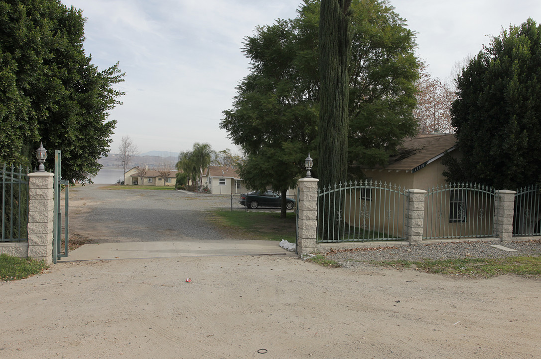 17710 Grand Ave in Lake Elsinore, CA - Foto de edificio