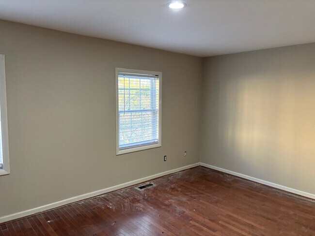 11953 Old Columbia Pike in Silver Spring, MD - Building Photo - Building Photo