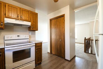 1405 W 38th Pl in Loveland, CO - Building Photo - Building Photo